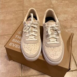 KIZIK unisex Prague hands free sneakers in the Terrazzo colorway
